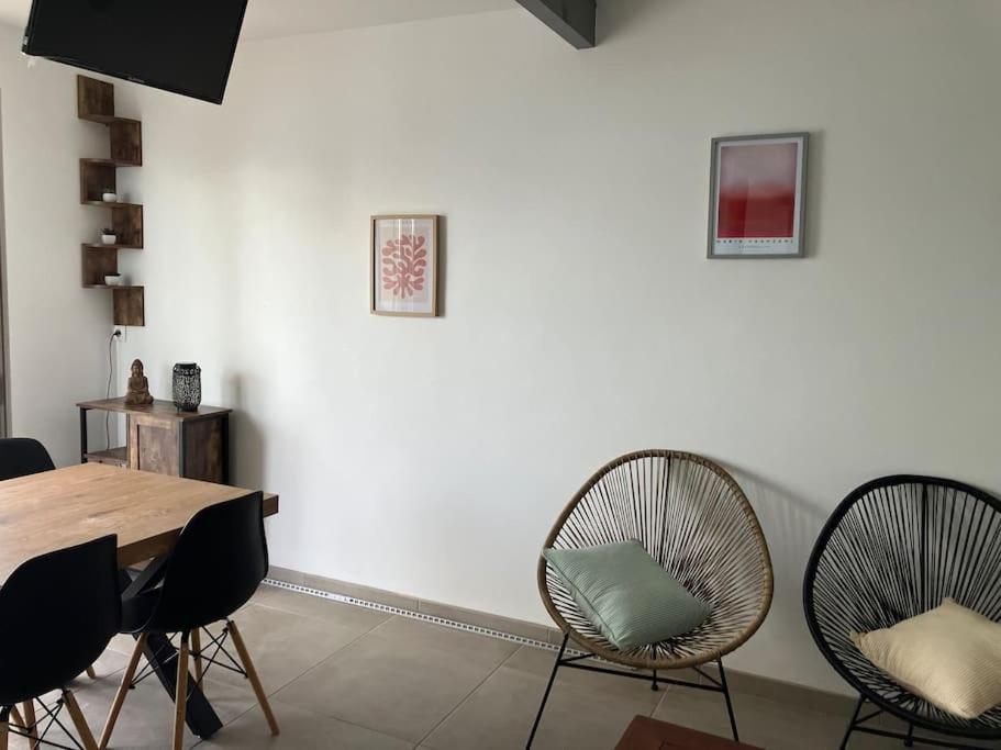 Appartement T4 Terrasse Et Vue イストル エクステリア 写真